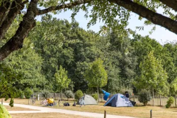 Stellplatz - Small Pitch On Grass - For Tente Without Car - Camping des Gayeulles