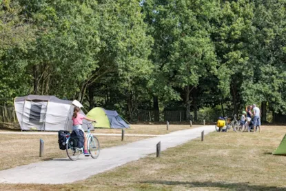 Large Pitch On Grass Without Electricity - For Tent Without Car