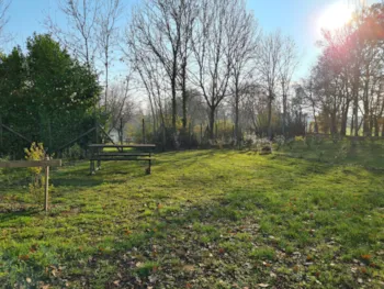 Stellplatz - Stellplatz + Fahrzeug - Ohne Strom - Camping Du Perche