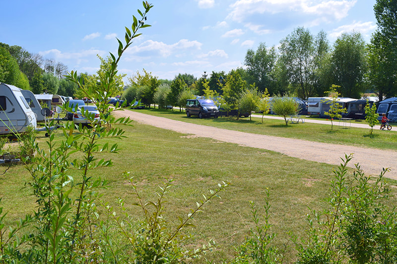 Emplacement zone D: caravane + voiture