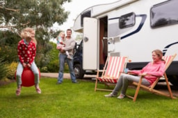 Emplacement - Emplacement Confort : 1 Voiture + Tente/Caravane Ou Camping-Car + Électricité - Camping le Dolium