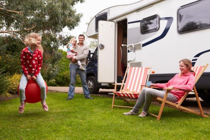 Emplacement Confort : 1 voiture + tente/caravane ou camping-car + électricité