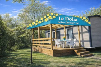 Mietunterkunft - Mobilheim Premium Dolia – 4 Personen, 2 Schlafzimmer / 2 Badezimmer - Flower Camping le Dolium