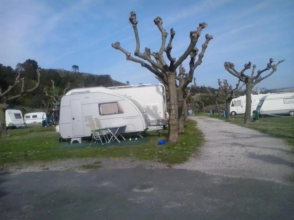 Emplacement - Emplacement 1 Tente, Caravane Ou Camping-Car / 1 Voiture - Camping A'Vouga
