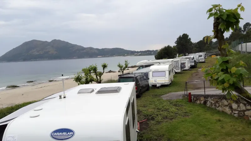 Emplacement 1 Tente, Caravane Ou Camping-Car / 1 Voiture