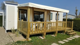 Accommodation - Mobile Home Confort  3 Bedrooms -  Sheltered Terrace - Domaine de la Baie Dorée