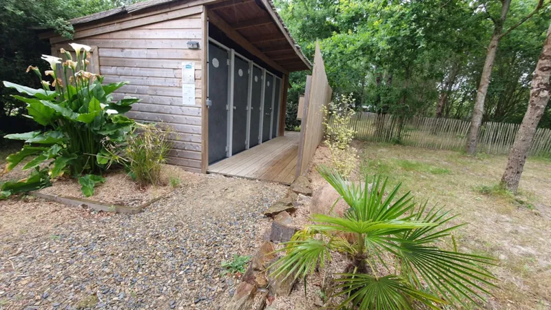 Emplacement + 1 Voiture - 100M²