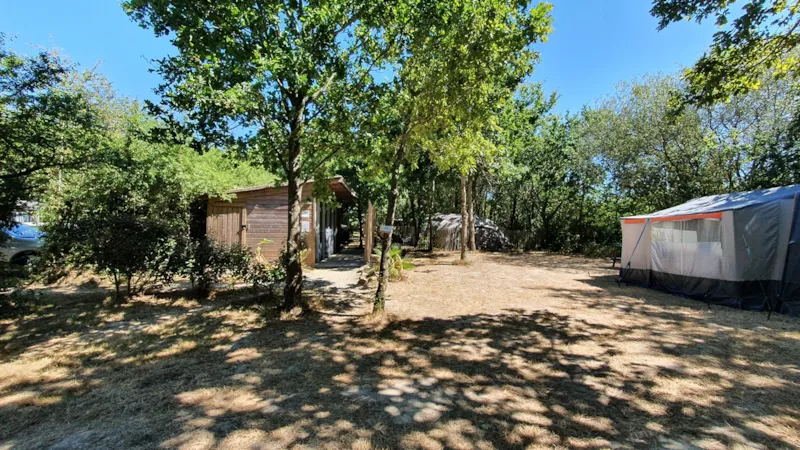 Emplacement + 1 Voiture - 100M²