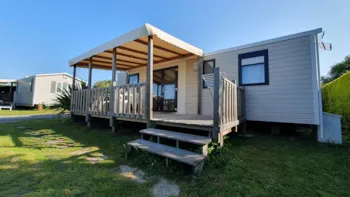 Mietunterkunft - Mobilheim Confort -  33M² - 3 Schlafzimmer - Halbüberdachte Terrasse - Domaine de la Baie Dorée