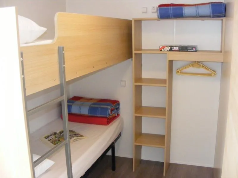 Mobil-Home N°134 - 34M² - 2 Chambres-4 Personnes Maximum-Année 2012-Terrasse Couverte-Adapté Pmr