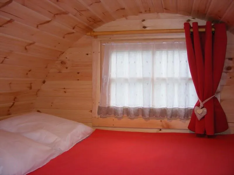 Tonneau Nature Lodge - Hébergement Insolite - Campement - Nuitée : Arrivée Partir De 15H 00 Départ Le Lendemain Au Plus Tard 11 H 00 - Sanitaires À Environ 80 M - Douche : 1 € (Monnayeur) 5 Mn -