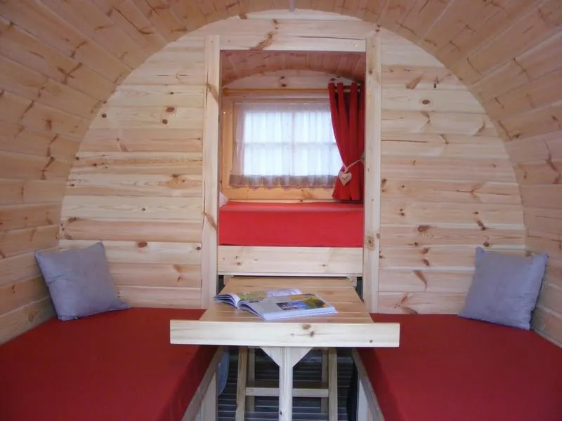 Tonneau Nature Lodge - Hébergement Insolite - Campement - Nuitée : Arrivée Partir De 15H 00 Départ Le Lendemain Au Plus Tard 11 H 00 - Sanitaires À Environ 80 M - Douche : 1 € (Monnayeur) 5 Mn -