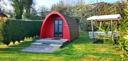 Pod, Cabane En Bois - Campement Jusqu'à 3 Pers Maximum - 2,50 X 3,90M Haut 2,70M + Terrasse - Nuitée : Arrivée Partir De 15 H 00 Départ Au Plus Tard 11 H 00 - Sanitaires À Environ 80 M - Douche 1 € -