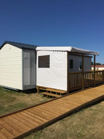 Mietunterkunft - Mobilheim 2 Zimmer, Halbüberdachte Terrasse - Camping Les Prairies de L'Etang