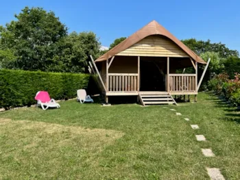 Mietunterkunft - Wood Lodge 2 Chambres Salle D'eau Terrasse Couverte - Camping Les Prairies de L'Etang