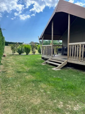 Mietunterkunft - Wood Lodge 3 Chambres Une Salle D'eau Terrasse Couverte - Camping Les Prairies de L'Etang