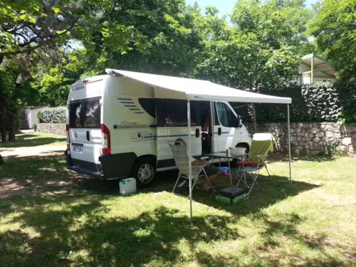 Pitch - Pitch + Vehicle + Electricity 10A - image n°3 - Camping Le Grillou