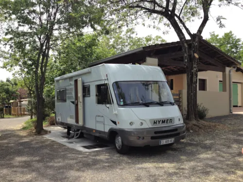 Pitch - Pitch + Vehicle + Electricity 10A - image n°4 - Camping Le Grillou