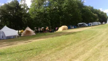 Stellplatz - Stellplatz : Wohnmobil + Strom - Camping BOIS DE LA CHASSE