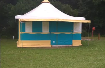 Mietunterkunft - Bungalow Toile - 2 Zimmer - Ohne Sanitäranlagen - Camping BOIS DE LA CHASSE