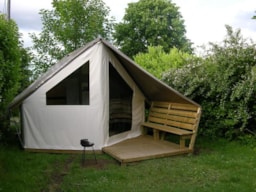 Location - Tente Lodge 22M² Toilé Meublé, 2 Chambres, Ancienneté De 7 À 12 Ans, - Camping les Genêts du Morvan