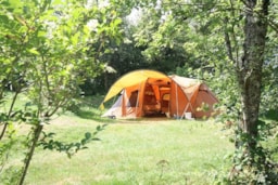 Kampeerplaats(en) - Pakket Nature : Standplaats: Auto + Tent / Caravan Of Kampeerauto - Camping les Genêts du Morvan