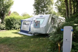 Kampeerplaats(en) - Pakket Confort : Standplaats: Auto + Tent / Caravan Of Kampeerauto + Elektriciteit 10A - Camping les Genêts du Morvan