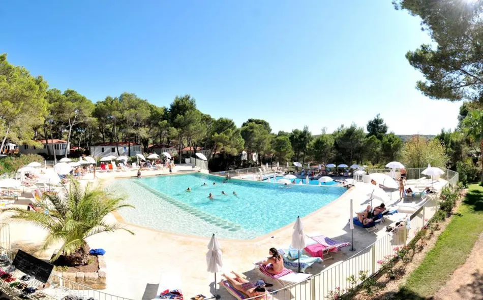 Camping Résidentiel La Pinède