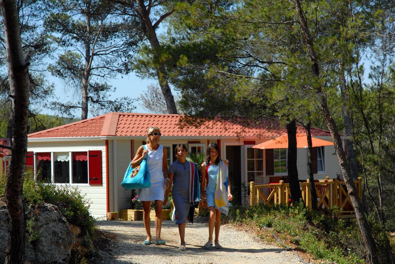 Camping Résidentiel La Pinède — Photo 10