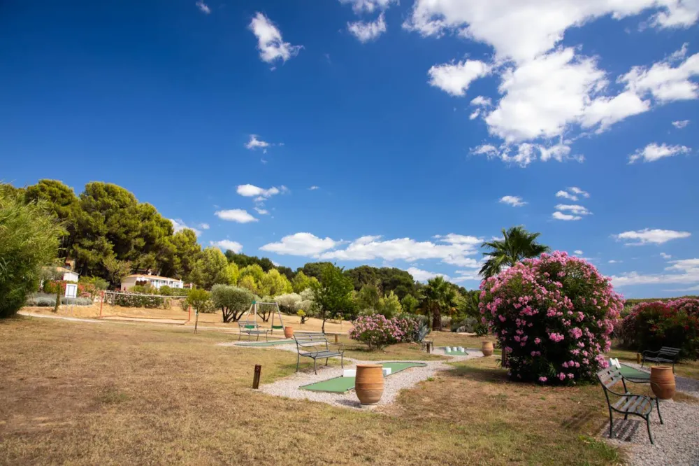 Camping Résidentiel La Pinède