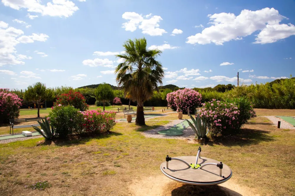 Camping Résidentiel La Pinède