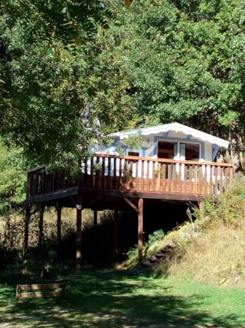 Mietunterkunft - La Cabane Sur Pilotis - Camping du moulin de Thoard