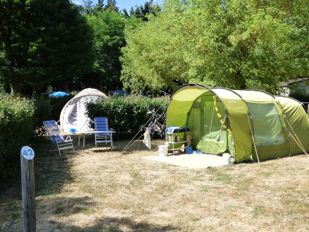 Pitch - Comfort Pitch With 6A Electricity, Motorhome Or Car + Tent/Caravan + 2 Pers - Éco-Camping La Porte d'Autan