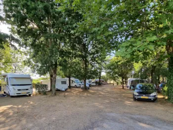 Emplacement - Emplacement Privilège 120 M2, Éléctricité 10A,  Camping-Car Ou Voiture + Tente/Caravane +2 Pers - Éco-Camping La Porte d'Autan