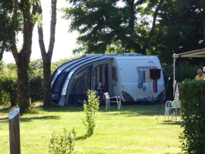 Privilege pitch 120 m2, 10A electricity, motorhome or car + tent/caravan
