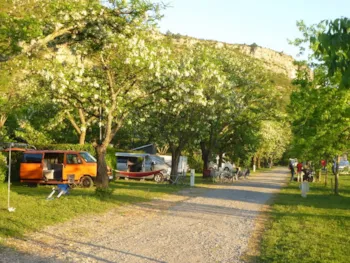 Stellplatz - Stellplätze Grandeur Nature - 150 Bis 200 M2 - - Village Nature Zen - Camping La Turelure