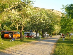 Stellplatz - Stellplätze Grandeur Nature - 150 Bis 200 M2 - - Camping La Turelure - Nature Zen
