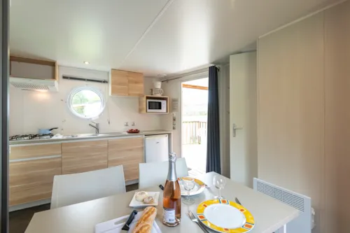 Mietunterkunft - Mobilheim Loggia - 2 Schlafzimmer - Integrierte Terrasse - image n°4 - Village Nature Zen