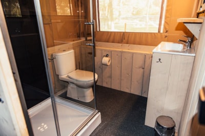 Safari tent 7 persons with sanitary facilities — 8