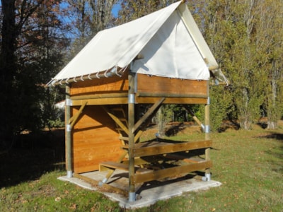 Bivouac tent on stilts