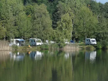 Stellplatz - Stellplatz Confort + Strom 10A - Camping L'Etang de Sologne