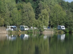 Kampeerplaats(en) - Standplaats Auto Tent / Caravan/Kampeerauto - Camping La Grande Sologne
