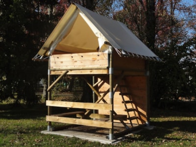 Bivouac tent on stilts
