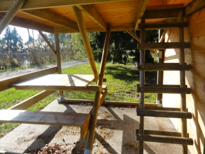 Bivouac tent on stilts
