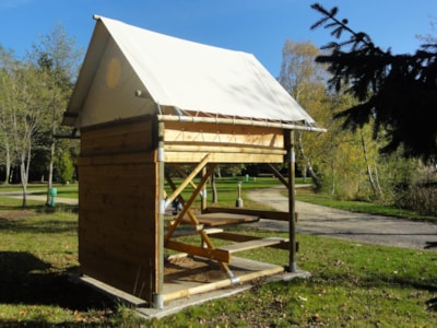 Bivouac tent on stilts