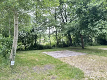 Stellplatz - Befestigter Platz - Camping L'Etang de Sologne