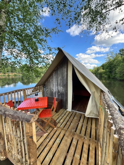Floating tent