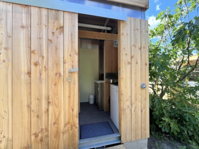 Pitch Luxe Garden Pack with private facilities