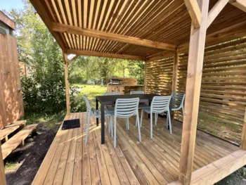 Stellplatz - Stellplatz Luxe Garden Pack Mit Sanitäranlagen - Camping L'Etang de Sologne