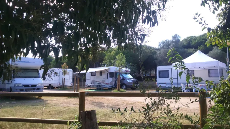 Emplacement + Caravane + Voiture